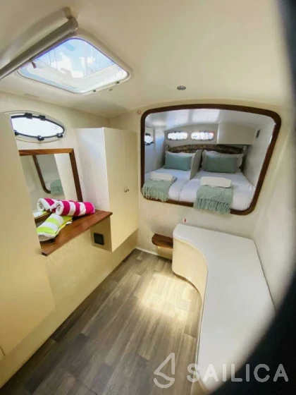 Sea Tribe DH550 - Yacht Charter Sailica