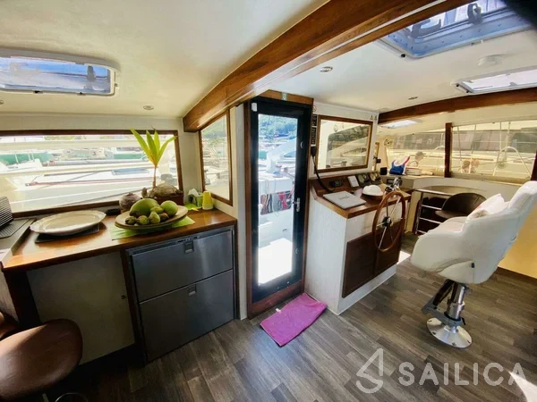 Sea Tribe DH550 - Yacht Charter Sailica