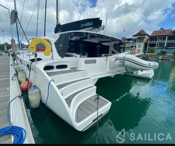 Sea Tribe DH550 - Yacht Charter Sailica