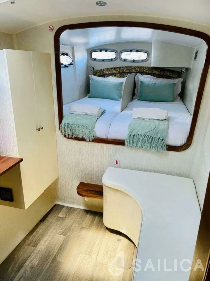 Sea Tribe DH550 - Yacht Charter Sailica
