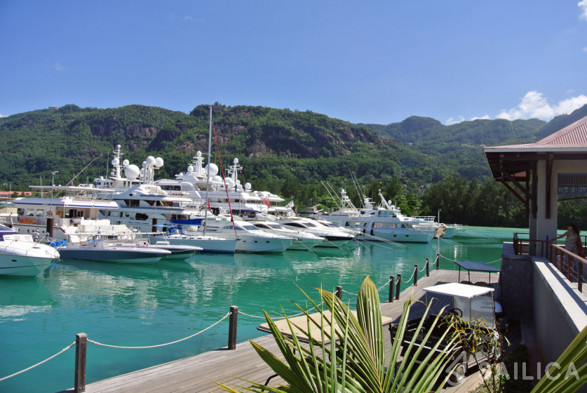 Two Oceans 750e - Yacht Charter Sailica