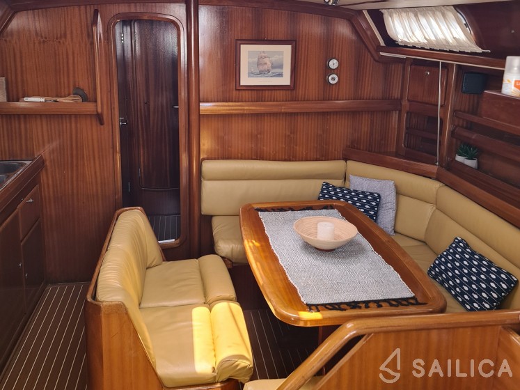 Bavaria 42 - Yacht Charter Sailica