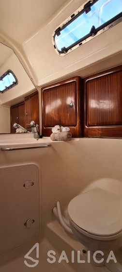 Bavaria 42 - Yacht Charter Sailica