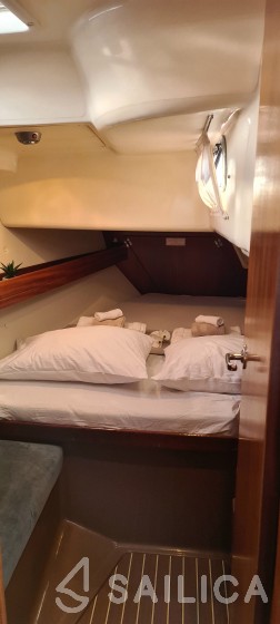 Bavaria 42 - Yacht Charter Sailica