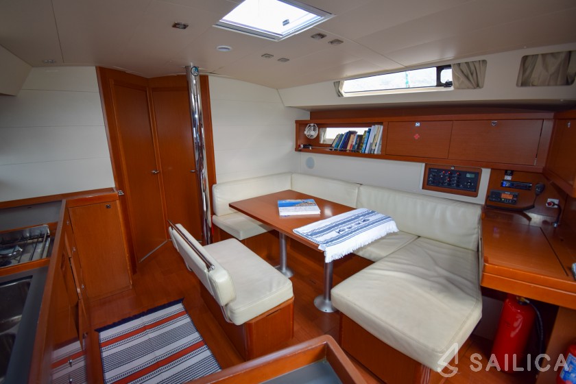 Oceanis 45 - Yacht Charter Sailica