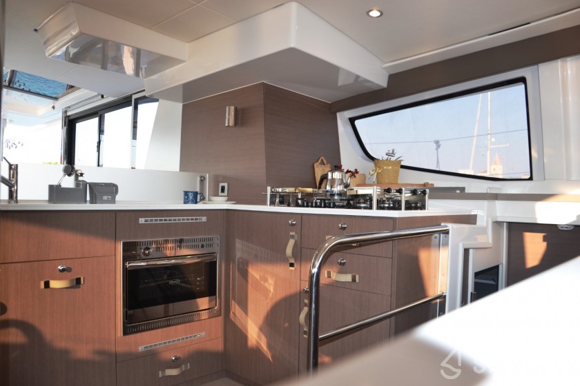 Bali 4.6 - Yacht Charter Sailica