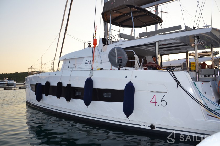 Bali 4.6 - Yacht Charter Sailica