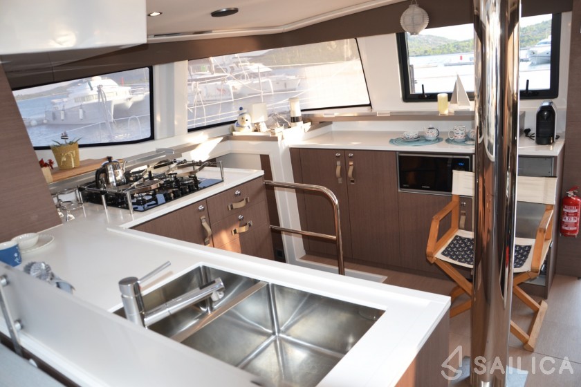 Bali 4.6 - Yacht Charter Sailica