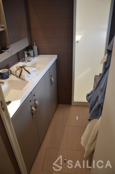 Bali 4.6 - Yacht Charter Sailica