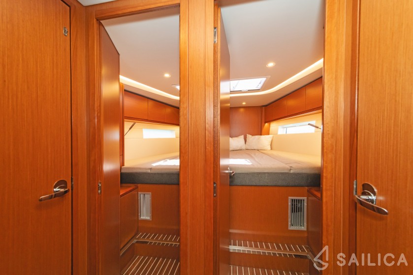 Bavaria C57 - 5 + 1 cab. - Yacht Charter Sailica