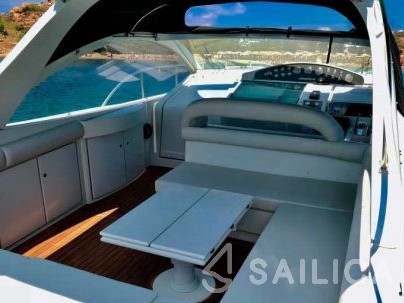 Pershing 39 - Yacht Charter Sailica
