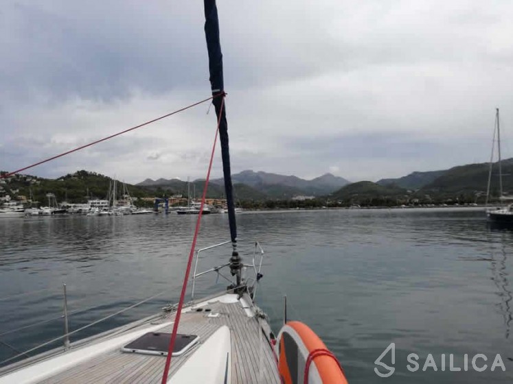 Bavaria 46 Cruiser - Photo #11 Bavaria 46 Cruiser - Yacht Charter Sailica