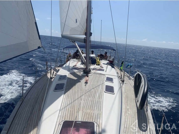 Bavaria 46 Cruiser - Photo #7 Bavaria 46 Cruiser - Yacht Charter Sailica