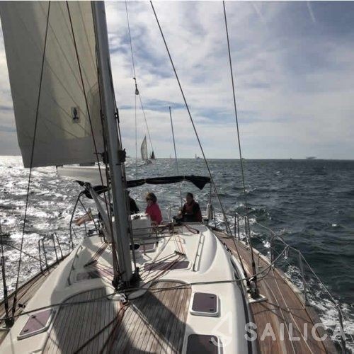 Bavaria 46 Cruiser - Photo #8 Bavaria 46 Cruiser - Yacht Charter Sailica