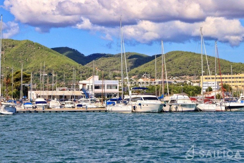 Lagoon 440 - Photo #12 Lagoon 440 - Yacht Charter Sailica