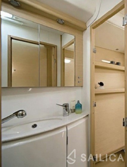 Lagoon 440 - Photo #11 Lagoon 440 - Yacht Charter Sailica