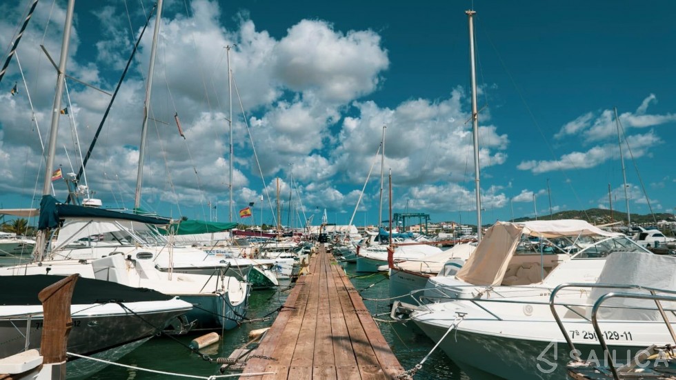 Lagoon 440 - Photo #15 Lagoon 440 - Yacht Charter Sailica