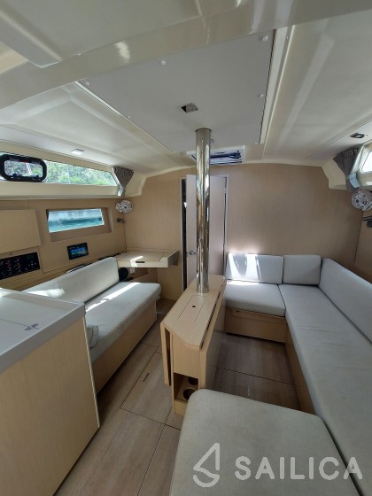 Oceanis 41 - Yacht Charter Sailica