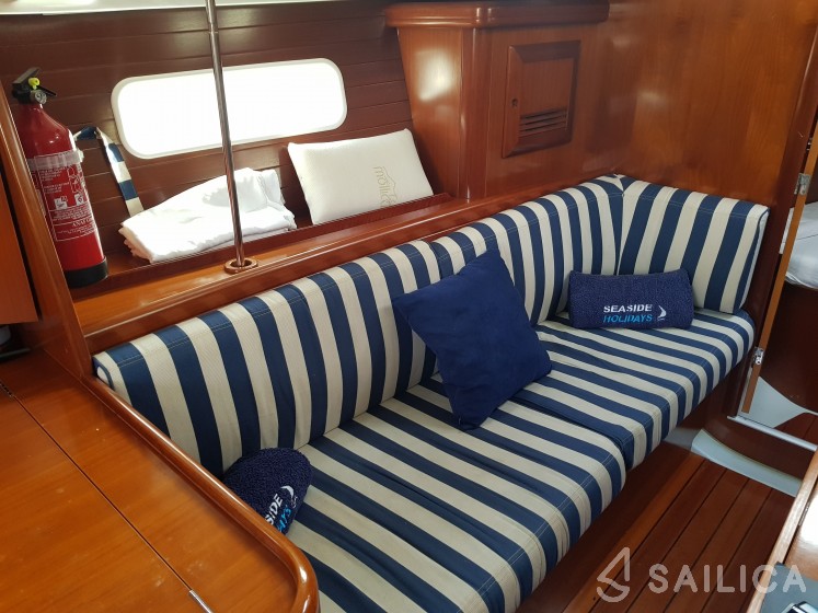 Oceanis Clipper 361 - Yacht Charter Sailica
