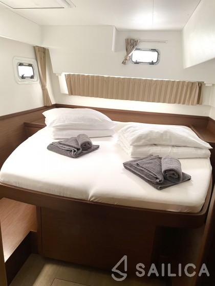 Lagoon 42 - Yacht Charter Sailica