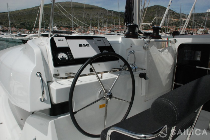 Lagoon 42 - Yacht Charter Sailica