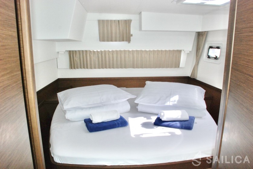 Lagoon 42 - Yacht Charter Sailica