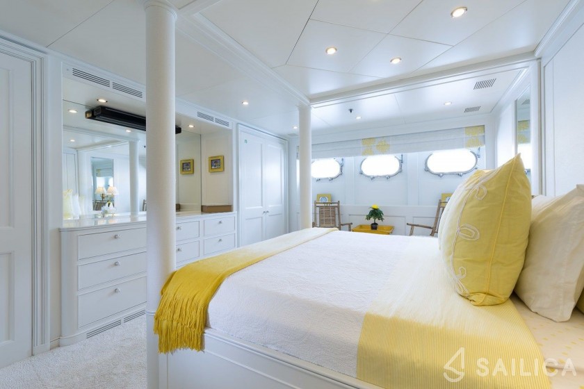 Mondomarine 43 - Yacht Charter Sailica