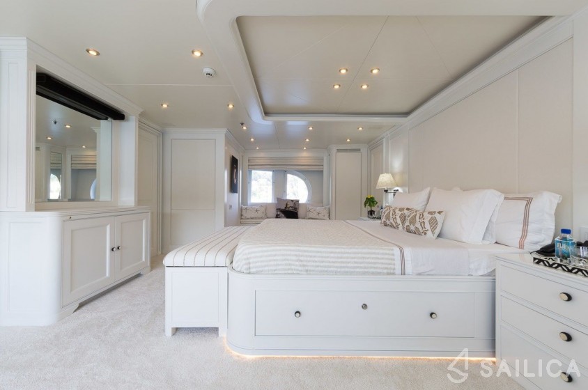 Mondomarine 43 - Yacht Charter Sailica