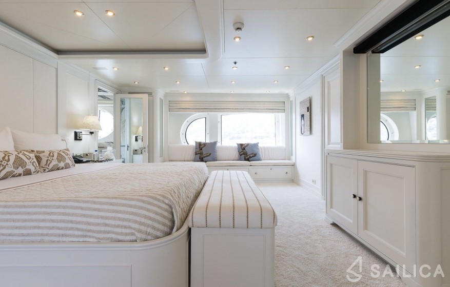 Mondomarine 43 - Yacht Charter Sailica