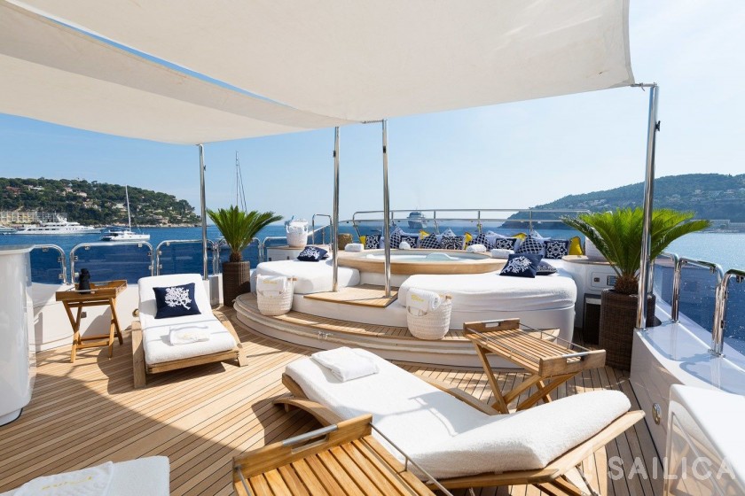 Mondomarine 43 - Yacht Charter Sailica