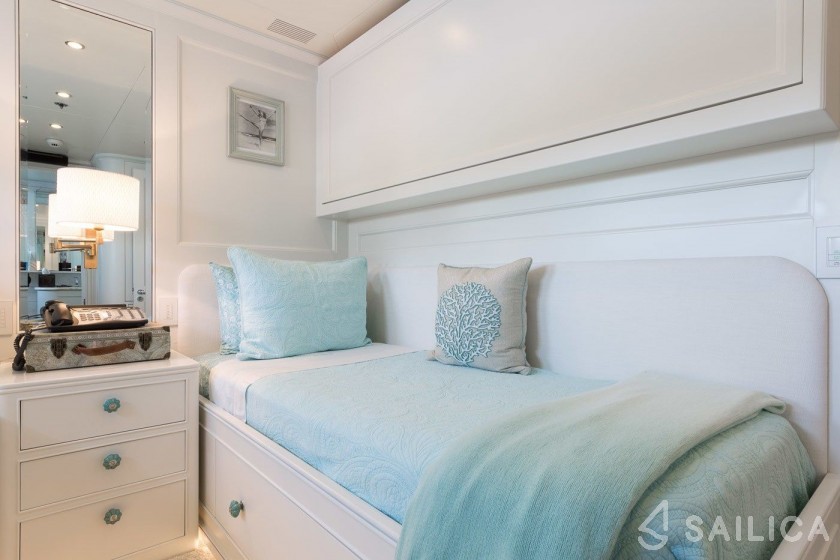 Mondomarine 43 - Yacht Charter Sailica