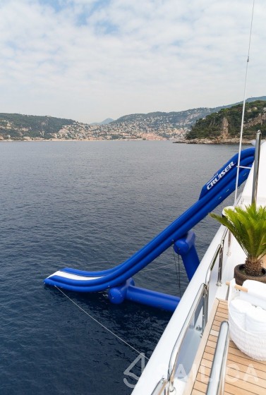 Mondomarine 43 - Yacht Charter Sailica