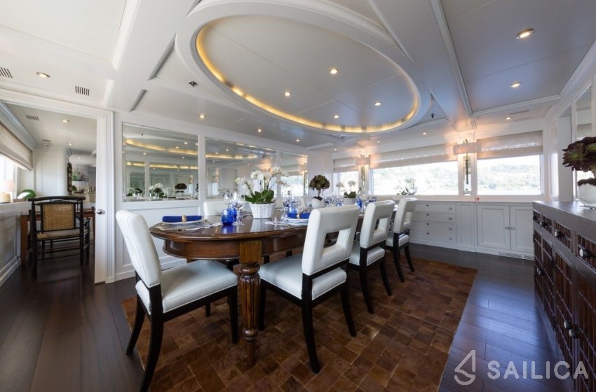 Mondomarine 43 - Yacht Charter Sailica