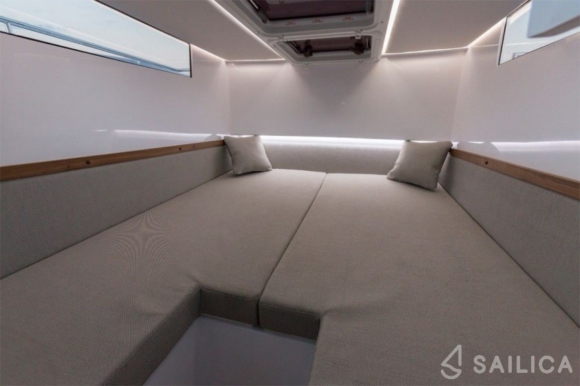 Axopar 37 - Yacht Charter Sailica