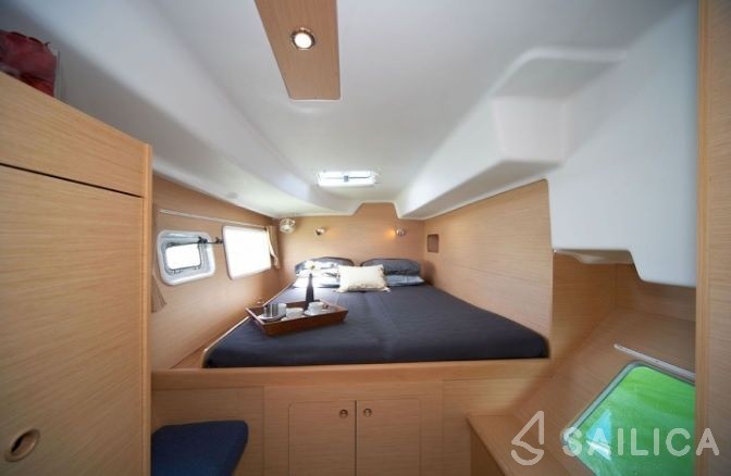 Lagoon 380 - Yacht Charter Sailica