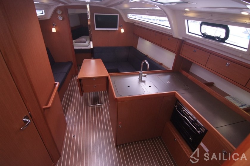 Bavaria 37 Cruiser - Yacht Charter Sailica