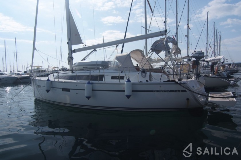 Bavaria 37 Cruiser - Yacht Charter Sailica