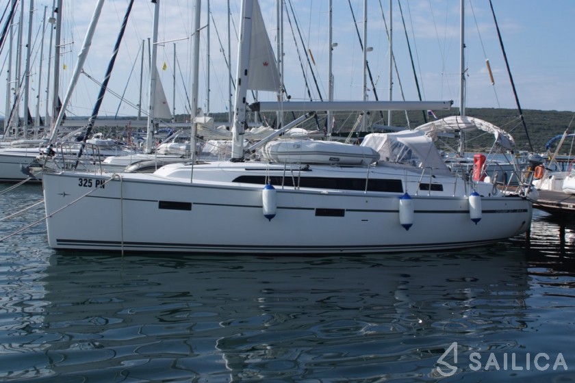 Bavaria 37 Cruiser - Yacht Charter Sailica