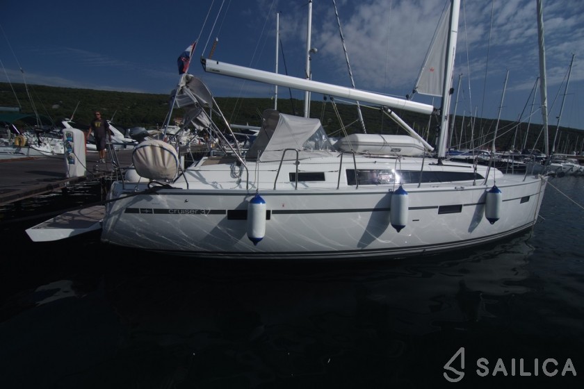 Bavaria 37 Cruiser - Yacht Charter Sailica