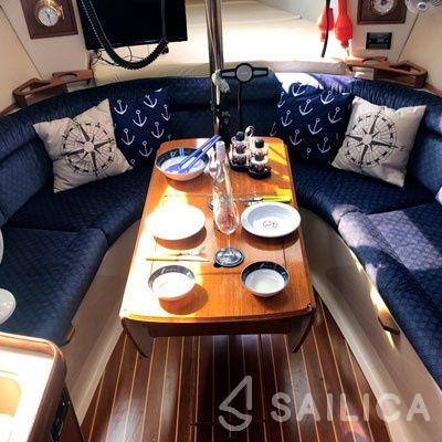 Hunter 29.5 - Yacht Charter Sailica