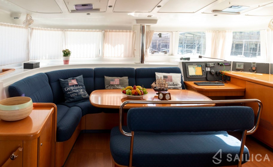 Lagoon 40 - Yacht Charter Sailica