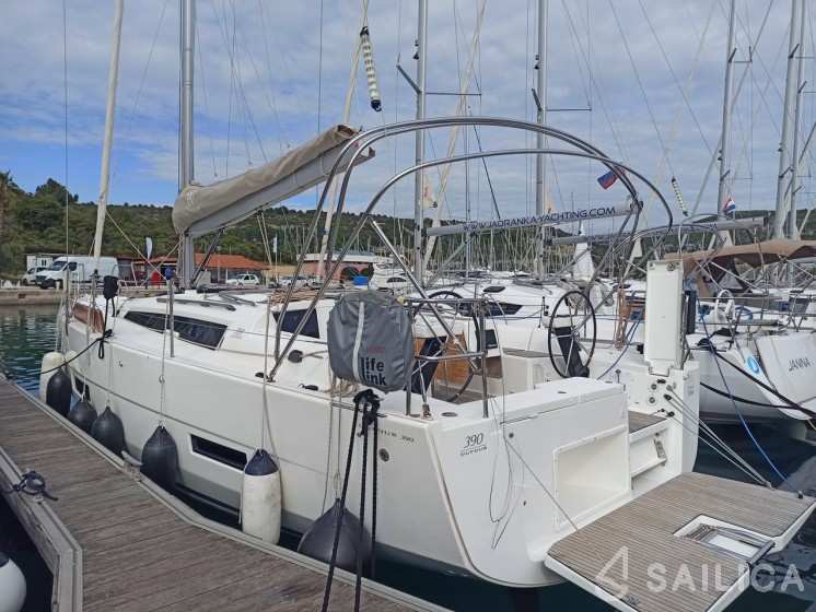 Dufour 390 Grand Large - Yacht Charter Sailica