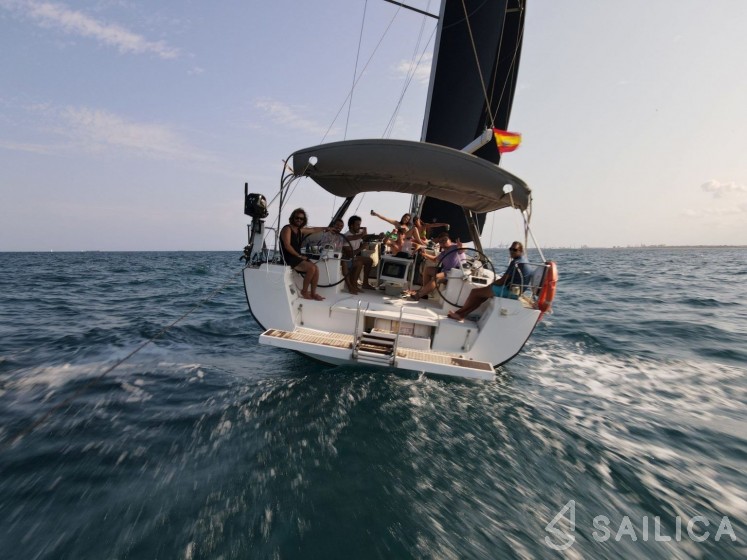 Oceanis 45 - Yacht Charter Sailica