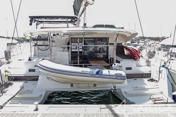 Lagoon 42 - Yacht Charter Sailica