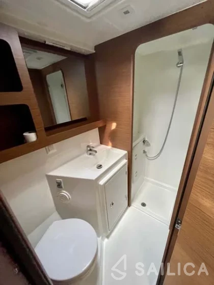 Lagoon 42 - Yacht Charter Sailica