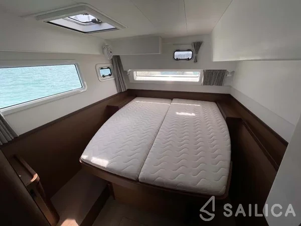 Lagoon 42 - Yacht Charter Sailica