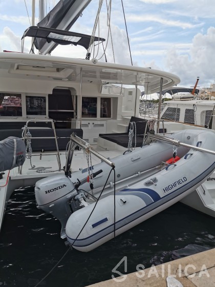 Lagoon 450  Flybridge - Yacht Charter Sailica
