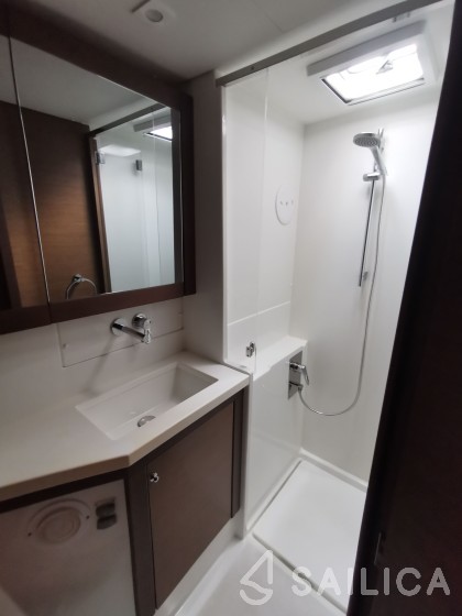 Lagoon 450  Flybridge - Yacht Charter Sailica