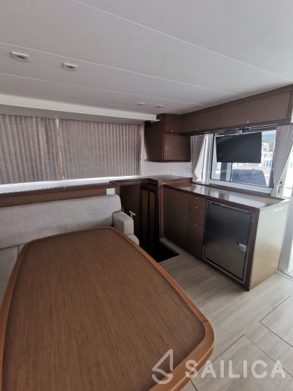 Lagoon 450  Flybridge - Yacht Charter Sailica