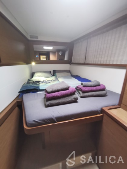Lagoon 450  Flybridge - Yacht Charter Sailica